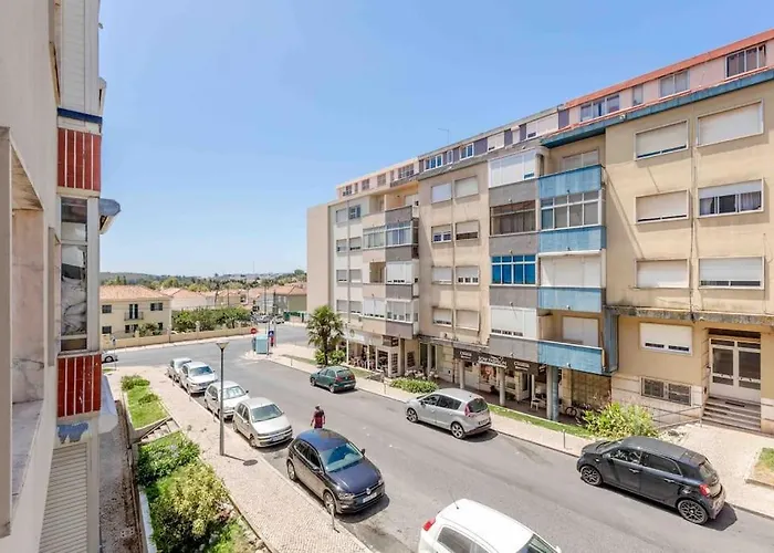 Lovely 3-Bedroom Condo W/ Free Parking On Premises