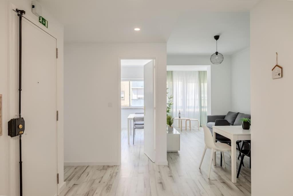 Apartment Lovely 3-bedroom W/ Free Parking On Premises *