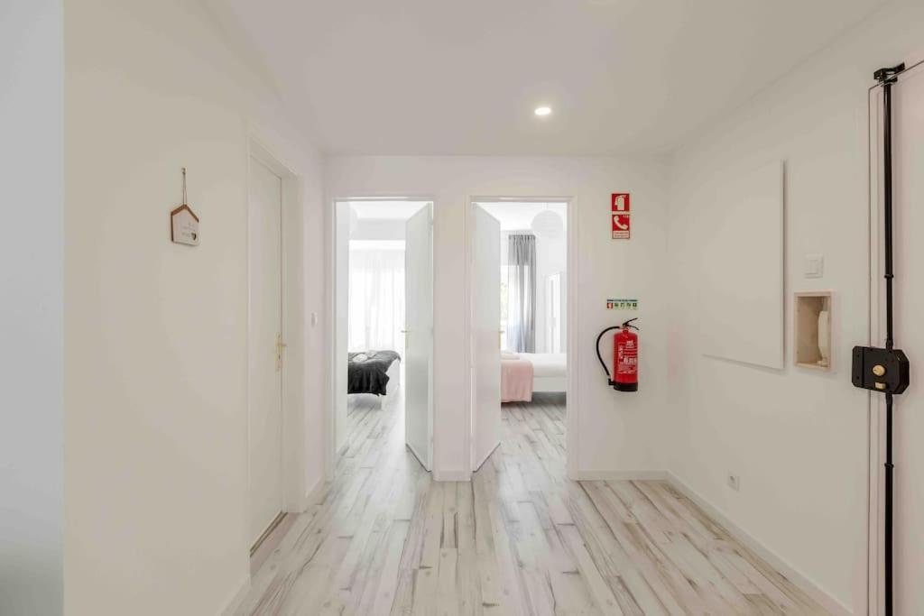 Apartment Lovely 3-bedroom W/ Free Parking On Premises Queluz