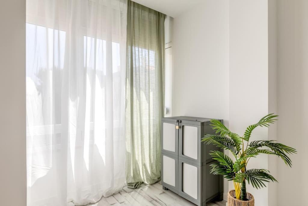 Lovely 3-bedroom W/ Free Parking On Premises *