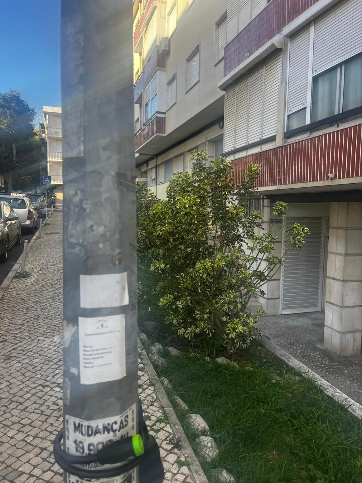 Lovely 3-bedroom W/ Free Parking On Premises Apartment
