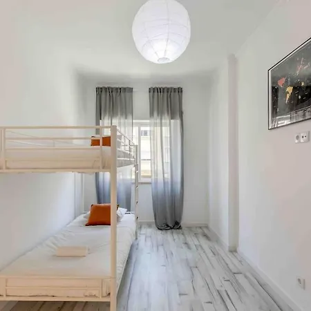 Lovely 3-Bedroom Condo W/ Free Parking On Premises Queluz Exterior photo