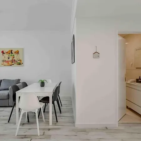 Lovely 3-Bedroom Condo W/ Free Parking On Premises Queluz Exterior photo